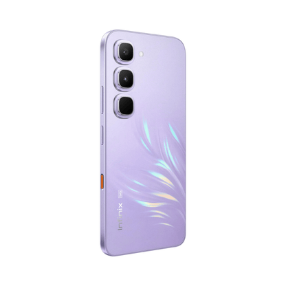 Infinix Hot 70 Pro 5G lila con plumas de luz, vista trasera en ángulo